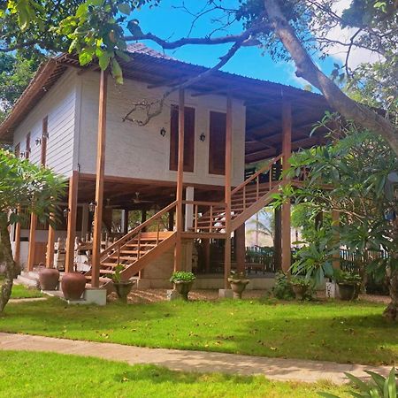 Pasir Putih Resort & Resto Maluk Dış mekan fotoğraf
