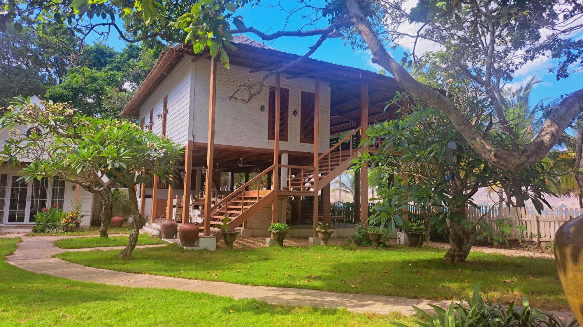 Pasir Putih Resort & Resto Maluk Dış mekan fotoğraf