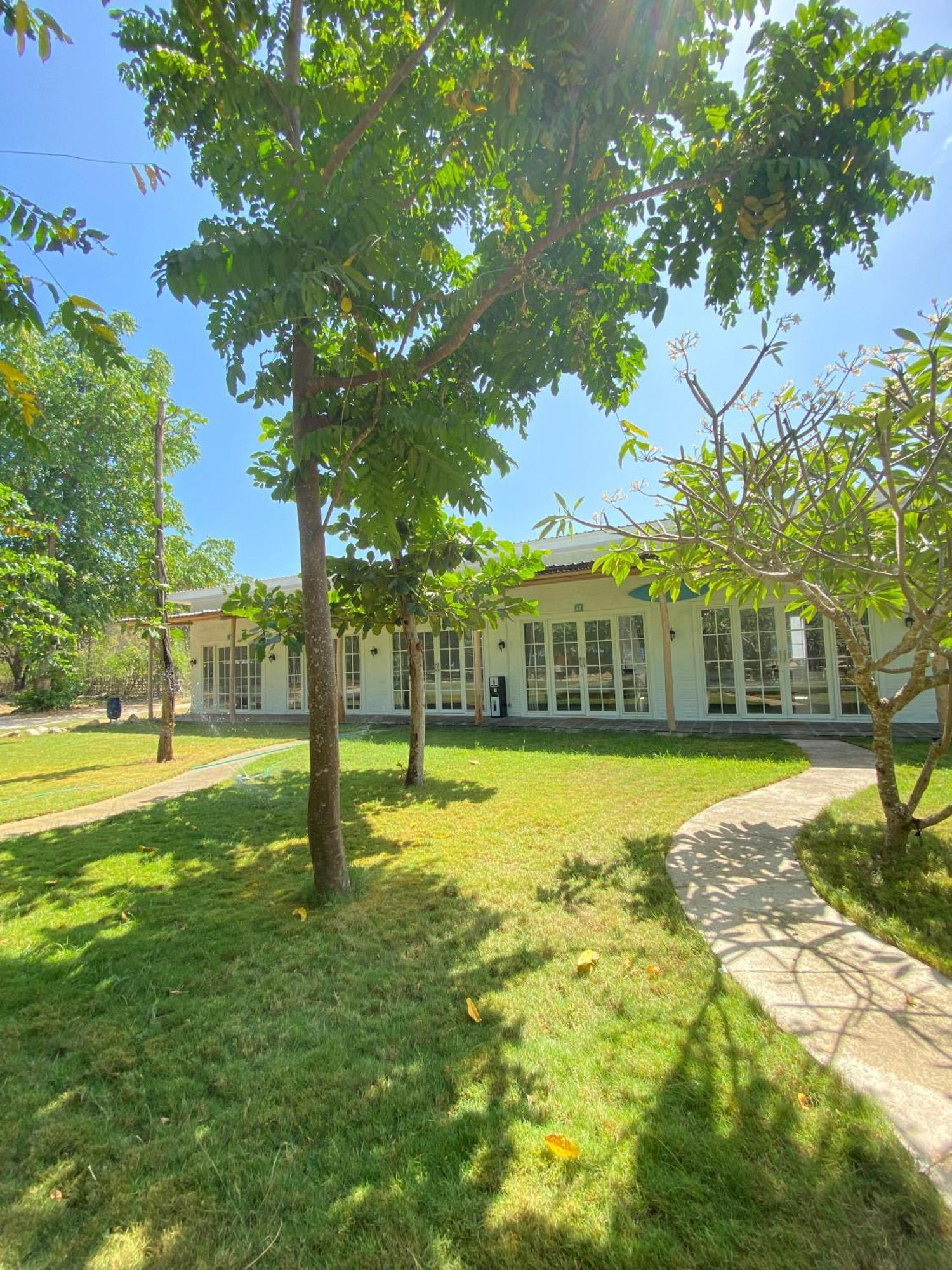 Pasir Putih Resort & Resto Maluk Dış mekan fotoğraf