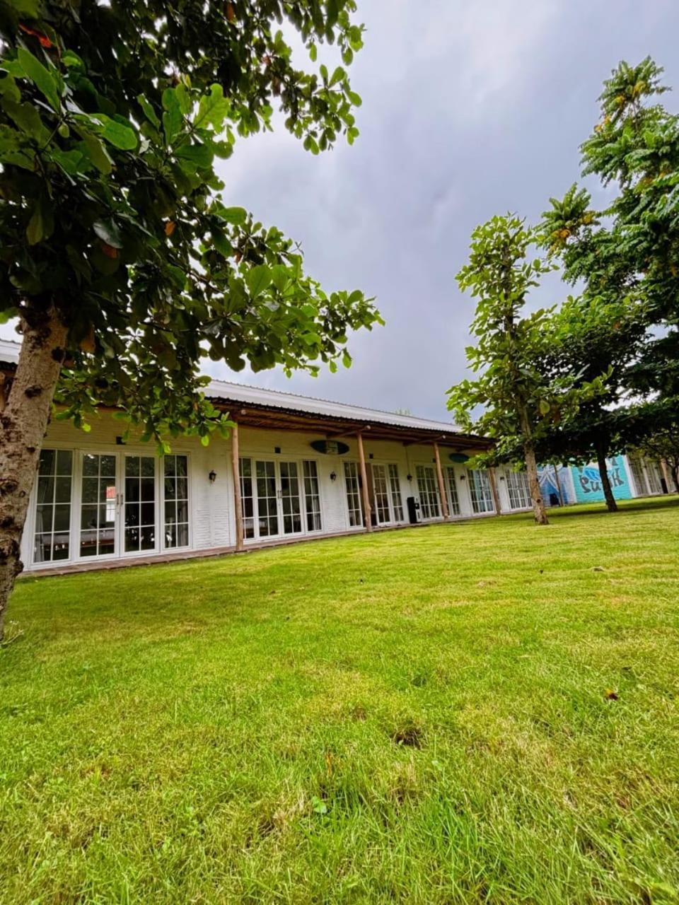 Pasir Putih Resort & Resto Maluk Dış mekan fotoğraf