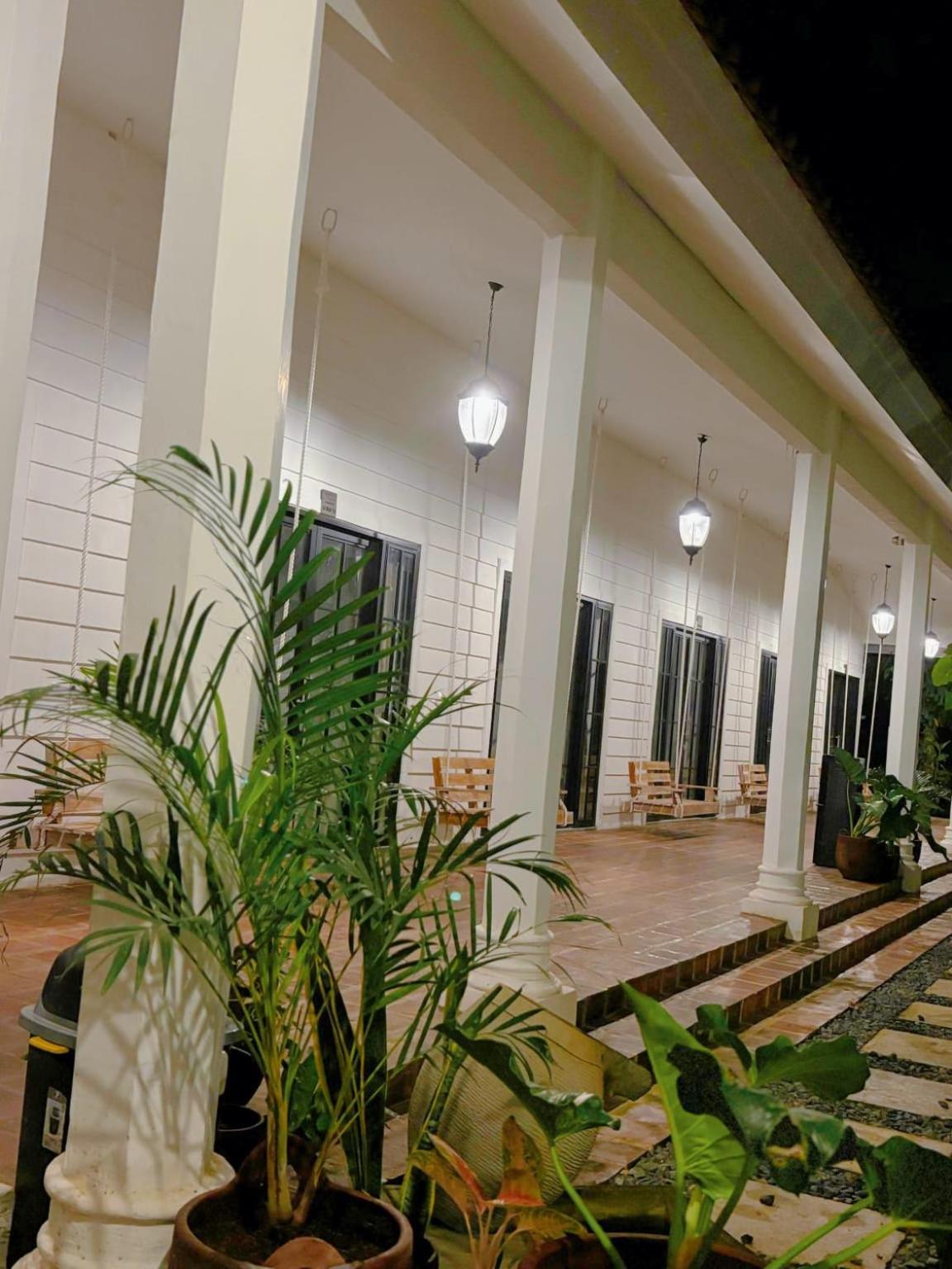 Pasir Putih Resort & Resto Maluk Dış mekan fotoğraf